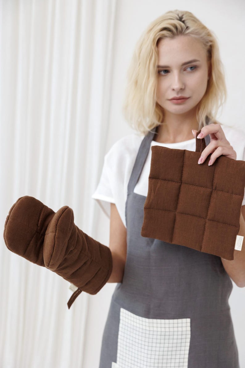 Quilted Linen Oven Glove in Walnut - Eco Friendly Kitchen Mitt - Heat Resistant Cooking Glove image 5