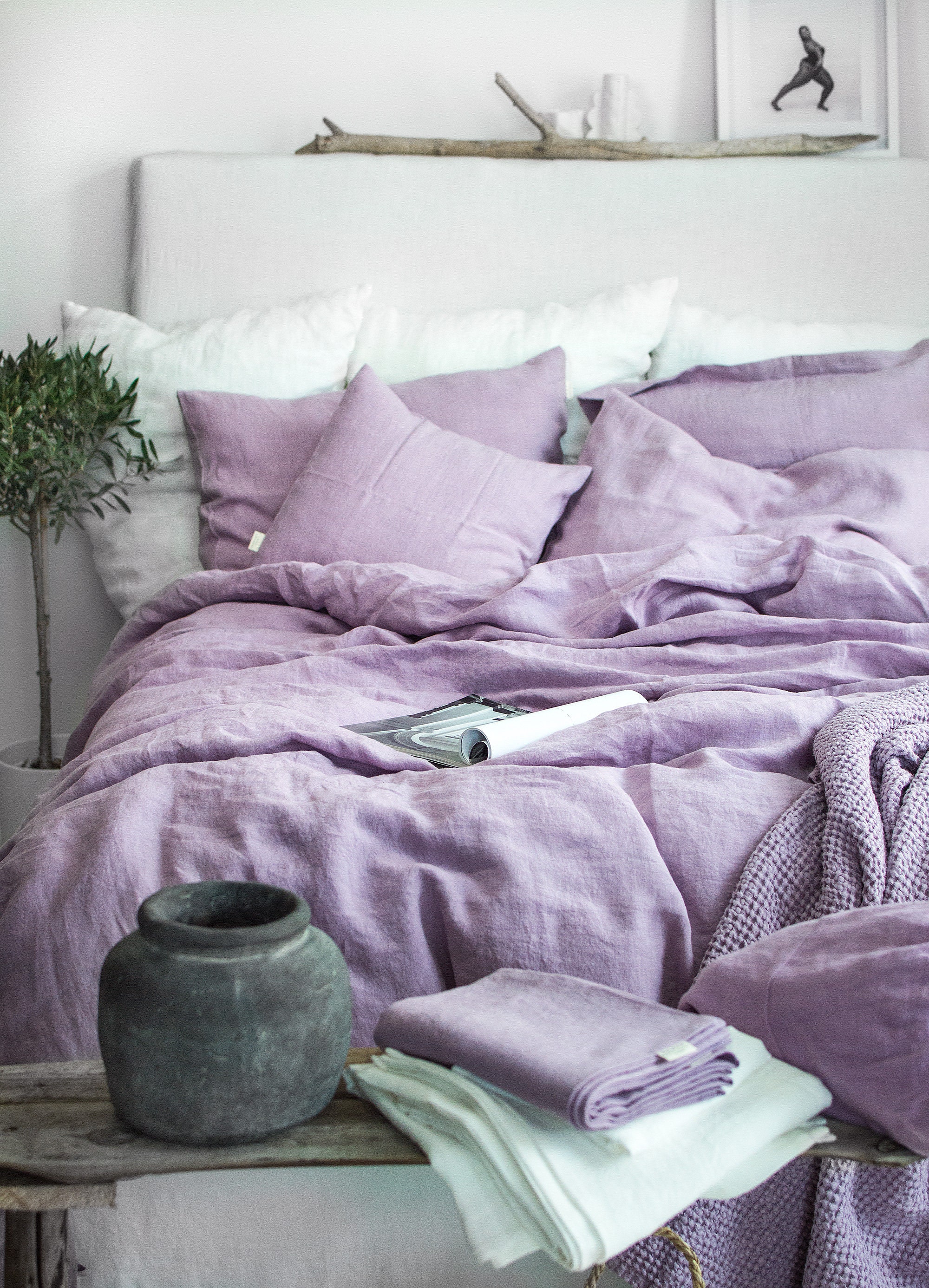 ラベンダー色のリネン寝具セット。3点セット：枕カバー2枚と