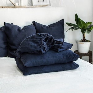 Bettwäsche in nachtblau Spannbettlaken, Bettlaken & 2 Kissenbezüge in König, Königin, Zwilling, Voll, Doppel. Leinenbettwäsche und -kissen.