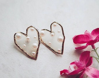 Pearl heart earrings, Faux pearl earrings, Gold unique earrings, Gold earrings, Pearls earrings, Trendy, Vintage