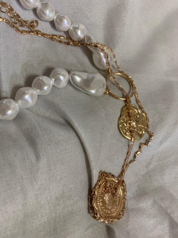 chunky gold chanel necklace pearl