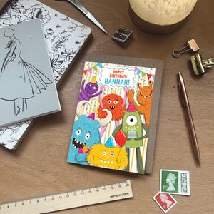Cartão de aniversário infantil personalizado - Design de festa de monstro fofo - Cartão de felicitações com nome personalizado