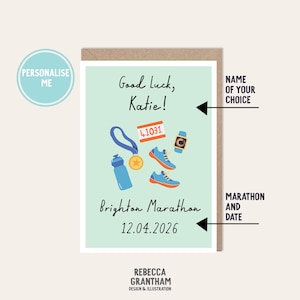 Peut inclure: Carte de vœux avec un fond vert clair, illustrant des chaussures de course, une médaille et une gourde. Le texte comprend "Good Luck, Katie!" et "Brighton Marathon 12.04.2026". Un cercle bleu avec "Personalise Me" est en haut à gauche.