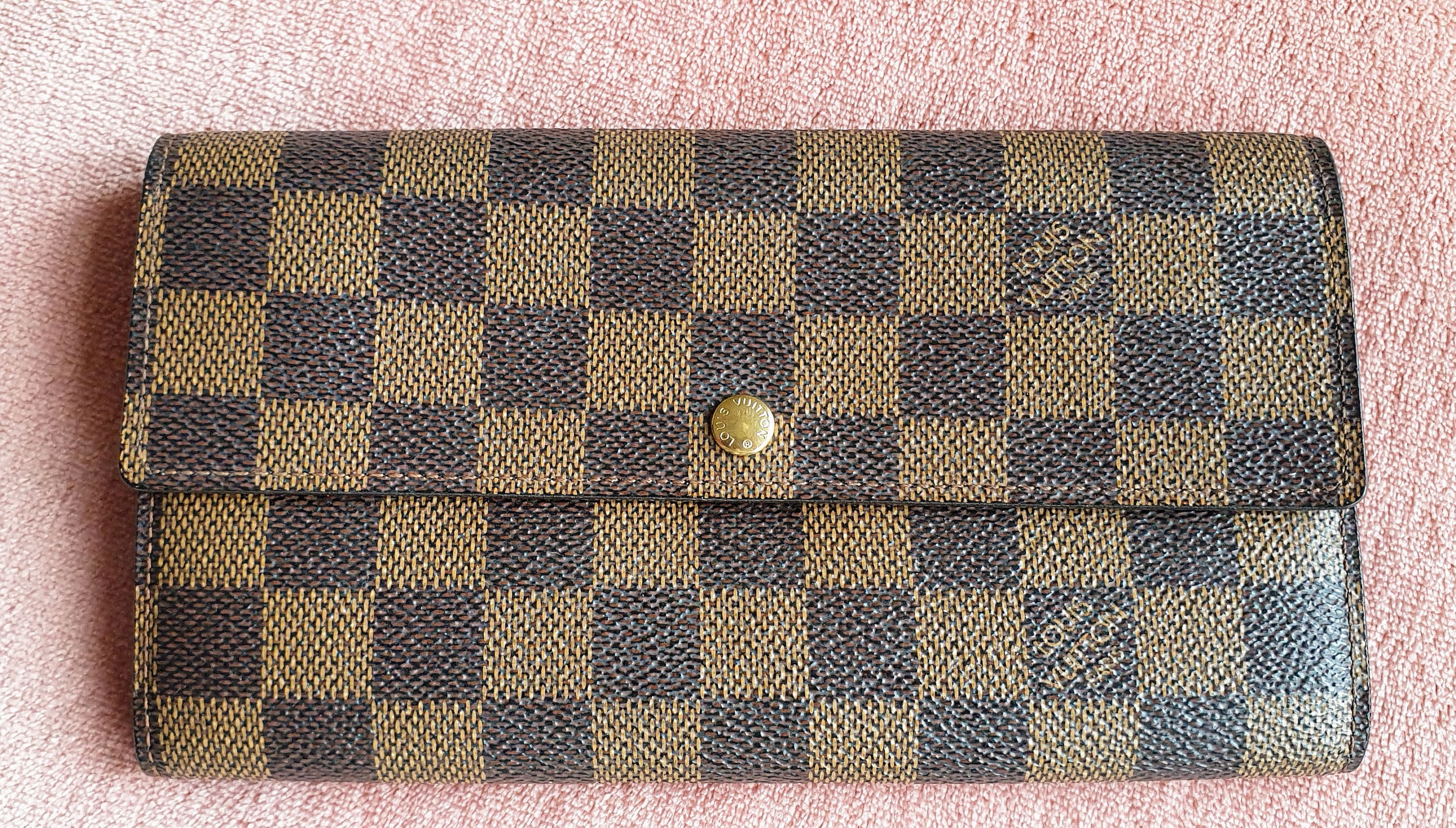 Louis Vuitton Keychain Wallet 