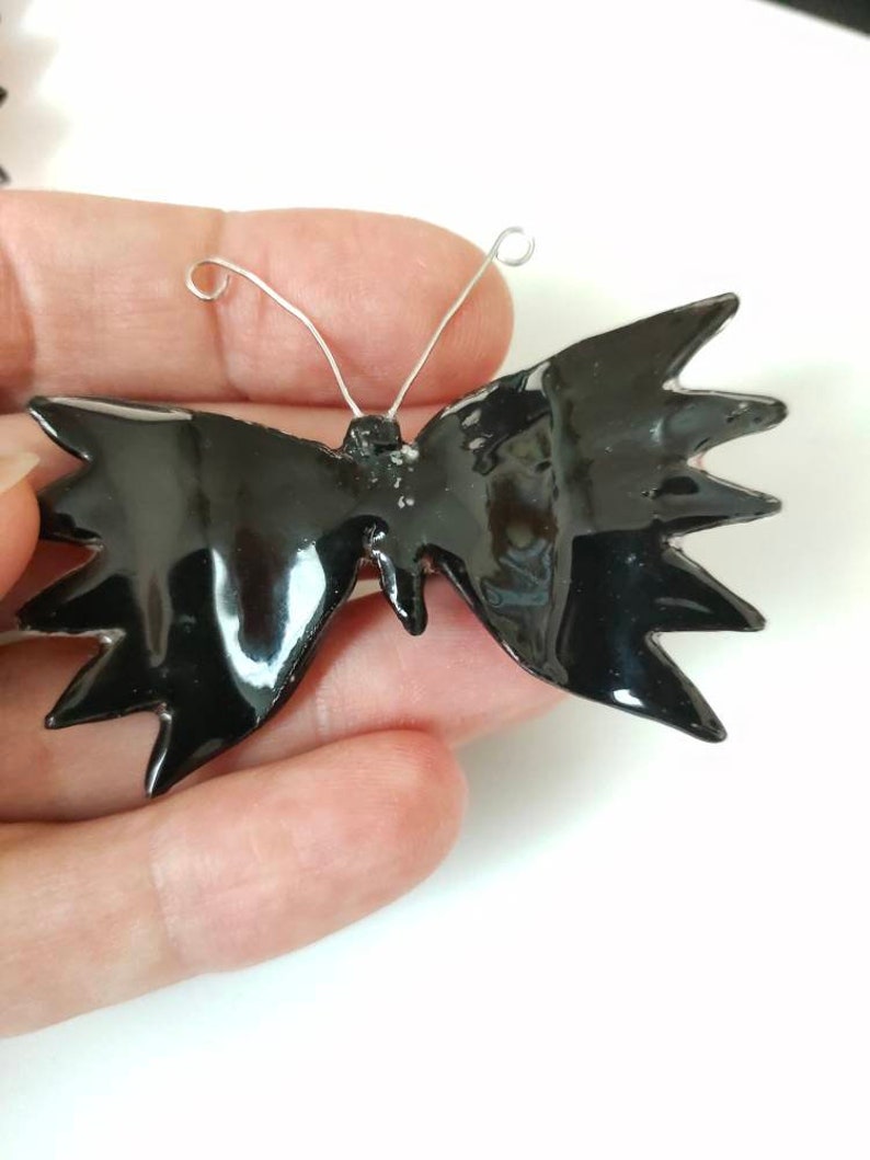 Broche papillon sculpté à la main et finition résine image 8