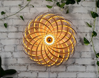 Applique murale design en bois de chêne 70 cm. Lampe en bois fabriquée à la main par l'atelier de Cologne.