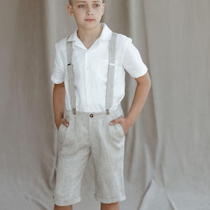 Casual boys’ linen shorts in beige with adjustable elastic waistband, front and back pockets. Lightweight and breathable, designed for ages 9–15. Perfect for summer vacations, casual outings, or everyday wear in warm weather.