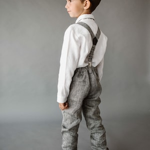 Boys linen pants with removable suspenders and bow tie, designed for formal events like weddings and baptisms. Perfect for matching father-son outfits. Available in 32 colors and sizes 2 to 15 years.