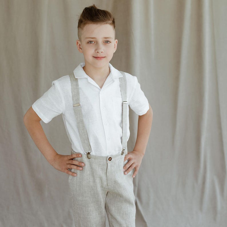 Casual boys’ linen shorts in beige with adjustable elastic waistband, front and back pockets. Lightweight and breathable, designed for ages 9–15. Perfect for summer vacations, casual outings, or everyday wear in warm weather.