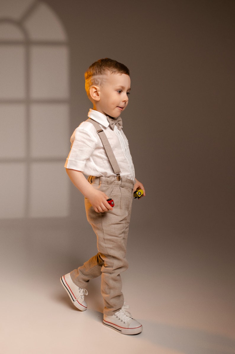 Boys linen pants with removable suspenders and bow tie, designed for formal events like weddings and baptisms. Perfect for matching father-son outfits. Available in 32 colors and sizes 2 to 15 years.