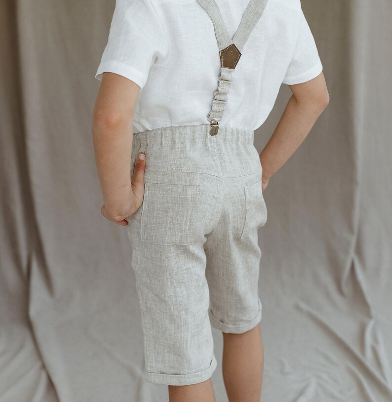 Casual boys’ linen shorts in beige with adjustable elastic waistband, front and back pockets. Lightweight and breathable, designed for ages 9–15. Perfect for summer vacations, casual outings, or everyday wear in warm weather.