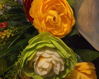 Rannacaulus Bush, Multiple Color Petal, Yellow Green Amaranthus, Filler Grass Bush with Medium Ranunculus Bush