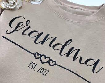 GRANDMA EST Sweater - Custom Grandma Jumper, Mothers Day gift for Gran, Birthday Gift for Granny, Personalised with Names on Sleeve, XS-5XL