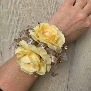 Yellow Rose Corsage / Prom Corsage / Homecoming Corsage