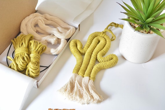 Cactus Kit -MOOS GRN- Machen Sie Ihren eigenen Makramee-Kaktus-Wandbehang  - Etsy.de