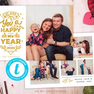 K&ouml;nnte beinhalten: Eine Weihnachtskarte mit einer Familienfotocollage. Die Karte zeigt eine goldfarbene "Frohes Neues Jahr 2020"-Nachricht und Familienfotos. Der Text "mit Liebe" und Namen sind ebenfalls enthalten. Festliche Dekorationen umgeben die Karte.