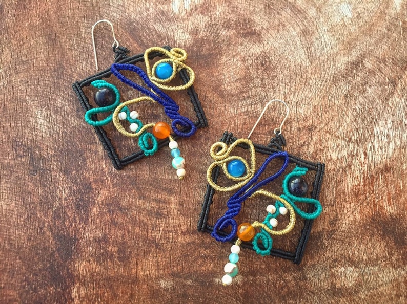 Macrame necklace sun with blue goldstone