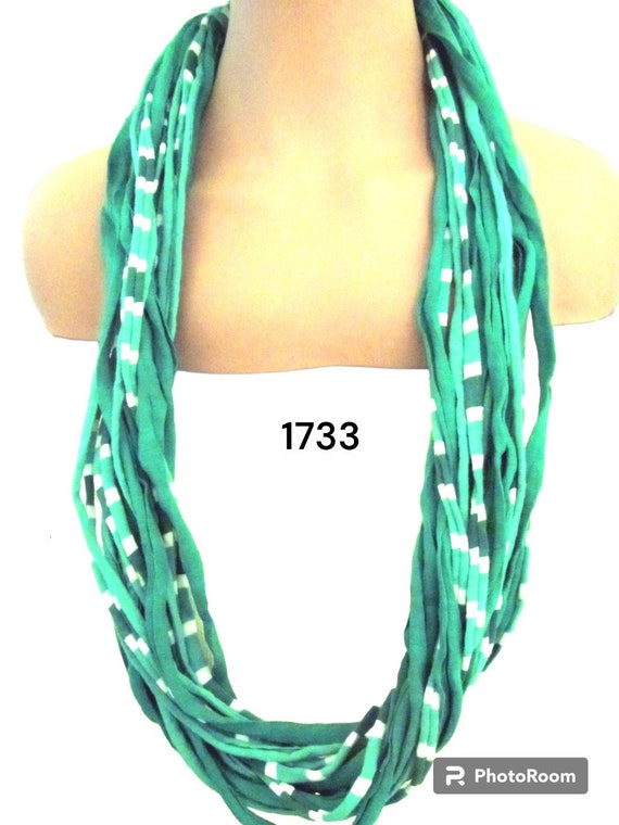 F1733 GREEN Fabric Infinity Necklace T-Shirt Yarn Scarf