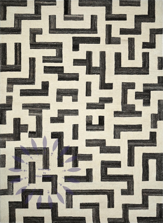 Modern Hand-Tufted Rug with Labyrinth Pattern - Black and White Geometric Design for Living Room and Bedroom