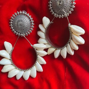 Beautiful, exotic hand crafted by local artisans from across India. Boho, Desi, Hippie, Traditional, Fun, IndoWestern, Modern & hip styles