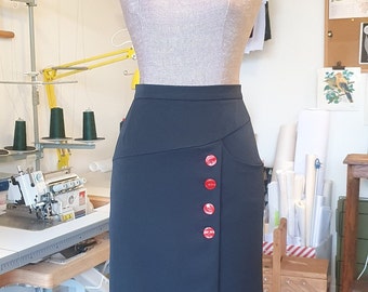 Gonna lindy hop gonna a tubino nera con bottoni laterali, una