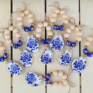 Oyster shell napkin ring. Seashell napkin holder. Oyster shell wine bottle charm