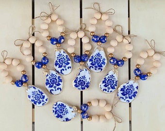 Oyster shell napkin ring. Seashell napkin holder. Oyster shell wine bottle charm