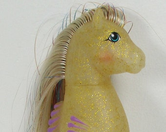 HQG1C Gold Glitzy Waves Sea Pony Adult G1 Pony WITH Shell