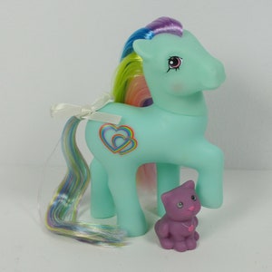 HQG1C Classic Style Rainbow Beats Nostalgic Prancing Fantasy Pony Brushable Doll WITH Kitty Cat Keeper