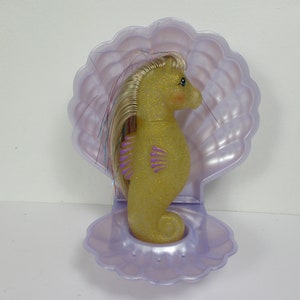 HQG1C Gold Glitzy Waves Sea Pony Adult  G1 Pony WITH Shell - Classic Style Glittering Brushable Toy Stand