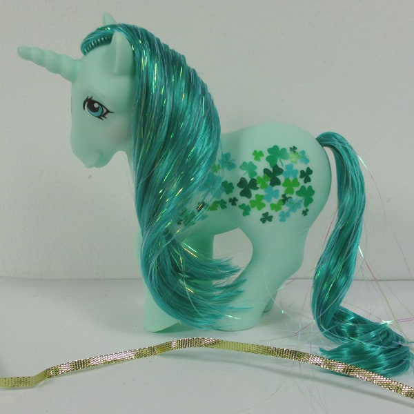 HQG1C Shamrock Shimmer G1 Pony - Estilo clásico My Little Unicorn Tinsel Hair TAF Lucky Clovers