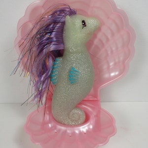 HQG1C Silver Ocean Mist Sea Pony Adult  G1 Pony WITH Shell - Classic Style Glittering Brushable Hair Toy Stand