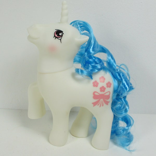 HQG1C Classic Style GLOWING True Blue Date Night Fantasy Little Pony Brushable White Unicorn Toy Doll