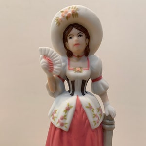 Avon mini 1994 Presidents Club Award figurine