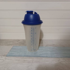 Vintage Tupperware Quick Shaker Blue 844 