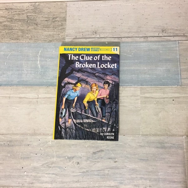 Vintage Nancy Drew Mystery Stories, Book 11, The Clue of the Broken Locket