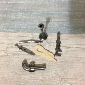 CLUE Board Game Weapons Replacement Pieces 1986