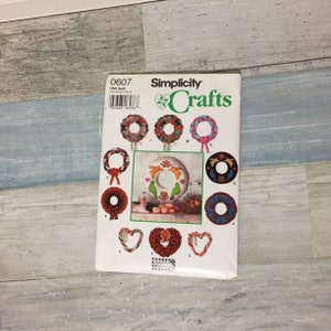 Simplicity Sewing Pattern 0607 Wreaths, Andrea Tebesceff, Uncut