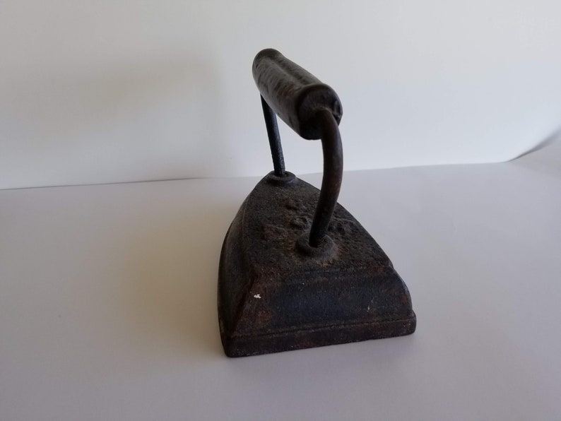 No 6 Sad Iron with ACW mark