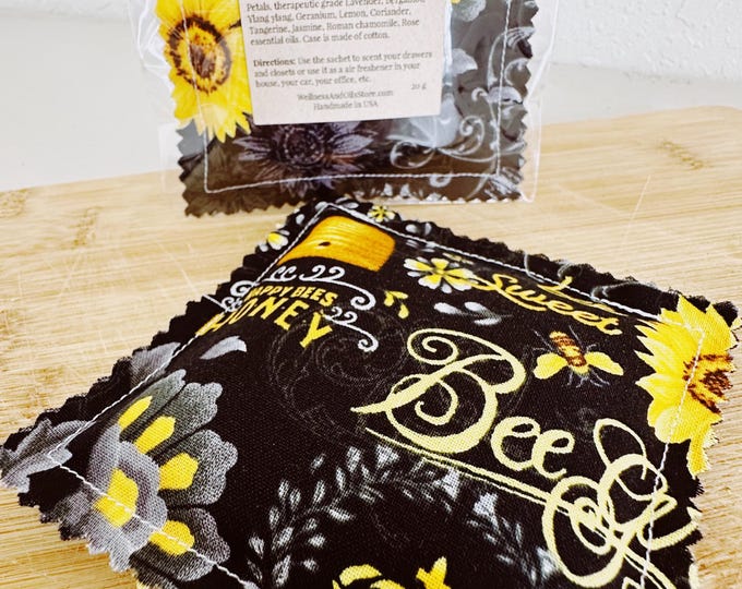 Bee Flowers Sachet - Bee Grateful - Black: Botanical Blend Infused with Essential Oils