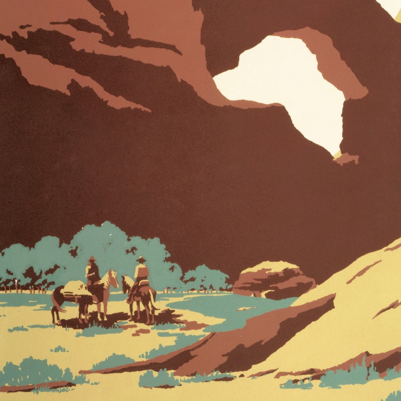 Peut inclure: Deux personnes &agrave; cheval traversent un canyon avec une grande formation rocheuse en arri&egrave;re-plan. Le ciel est bleu clair et les parois du canyon sont brun rouge&acirc;tre. Les chevaux sont bruns et les cavaliers portent des chapeaux et des vestes bruns.