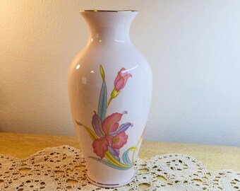 Vintage 1980&#39;s Pink Gold Rim Ceramic Asian Floral Vase, Pastel Color Vase, Made in Japan