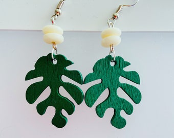 Peachlady Crafts Handmade Monstera Leaf Earrings / Dangle Earrings / Handmade Earrings / Plant earrings / leaf earrings / drop earrings