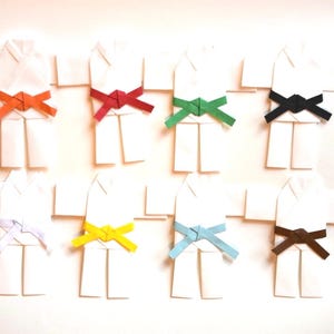 Origami Dogi Uniforme d'arts martiaux Tanto Marque-page en papier Aikido Karaté Judo Taekwondo Ceinture de couleur noire Dojo Sensei Carte Décoration samouraï