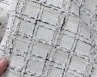 Gebroken witte tweedstof, zwart geruite tweedstof met kwastjes en bouclé voor colbert, haute couture jurk, breedte 59 inch.