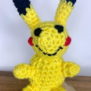 Schema all&#39;uncinetto per peluche ispirato a Pikachu - Scarica PDF / Mix della nonna