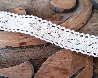 Fine Cotton Crochet Lace Trim (14 mm), Ecru Colour Vintage Look Lace for Dolls Clothing