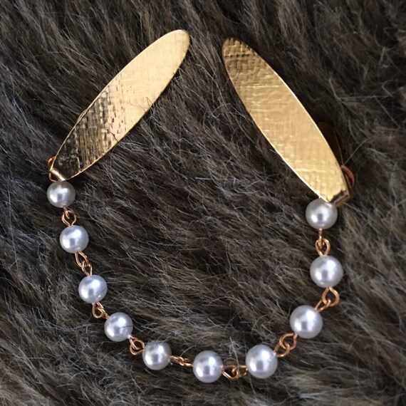 Vintage gold tone pearl chain sweater clips - image 4