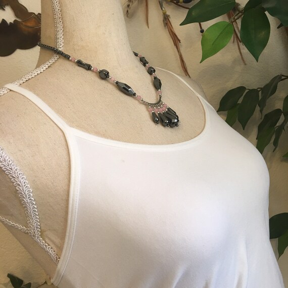 Vintage 80s hematite & rose quartz stone necklace - image 10