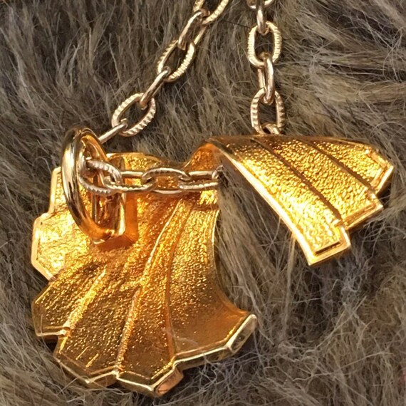 Vintage Avon enamel fan pendant gold link chain - image 4